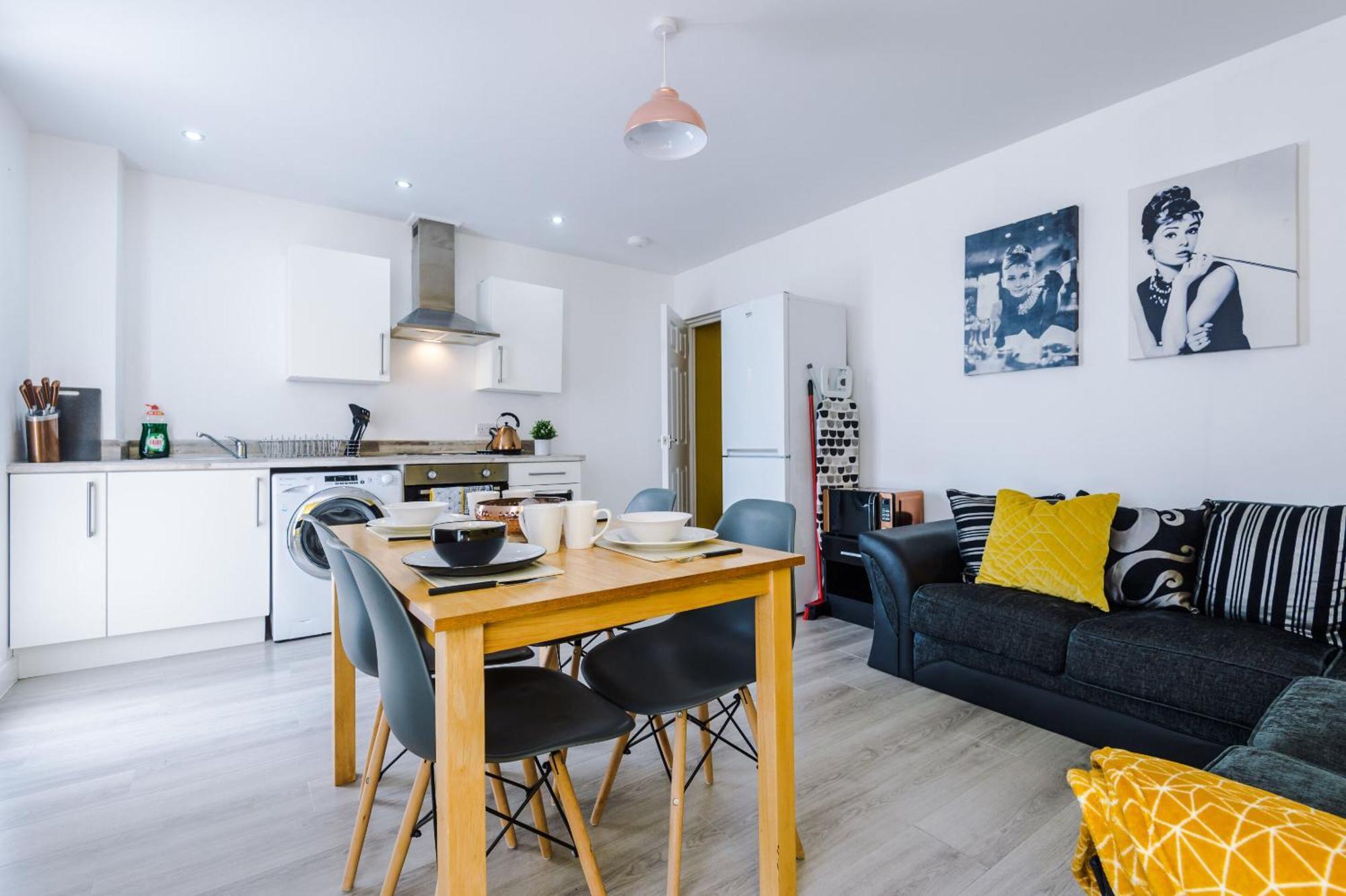 Opp Liverpool - Perfect For Contractors And Travellers, Big Savings Booking 4 Nights Or More!アパートメント 部屋 写真