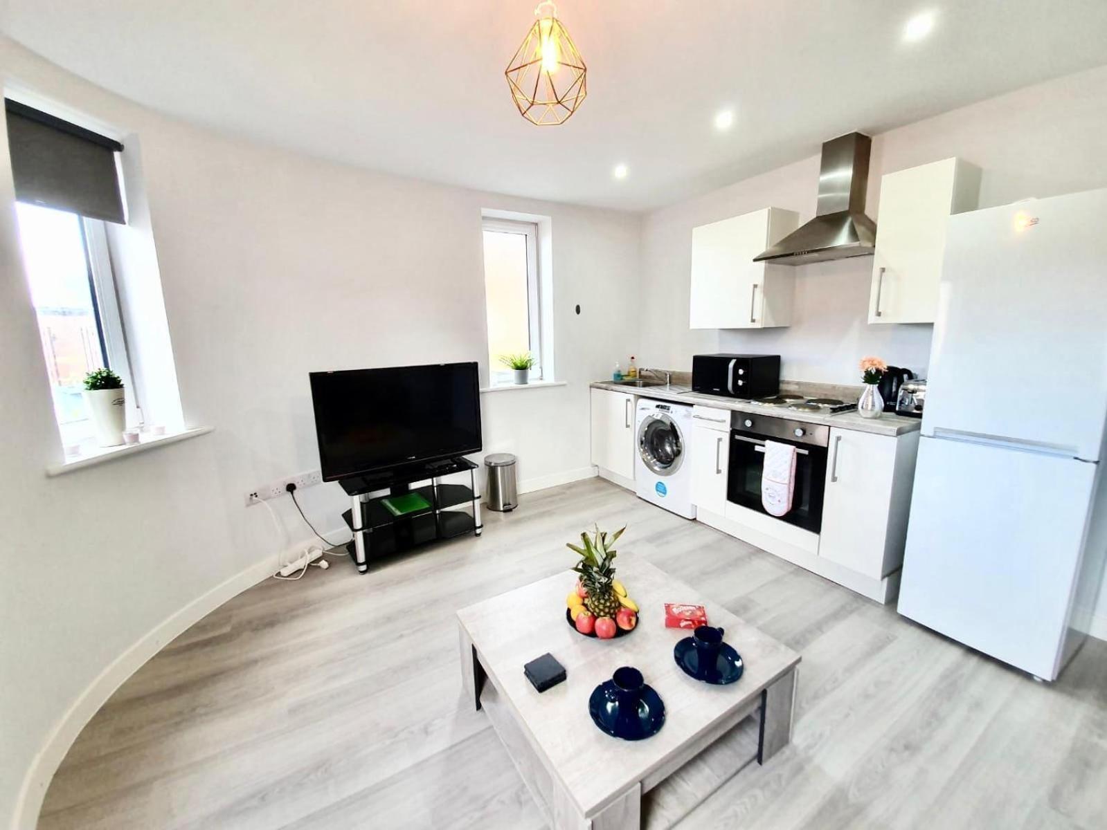 Opp Liverpool - Perfect For Contractors And Travellers, Big Savings Booking 4 Nights Or More!アパートメント 部屋 写真