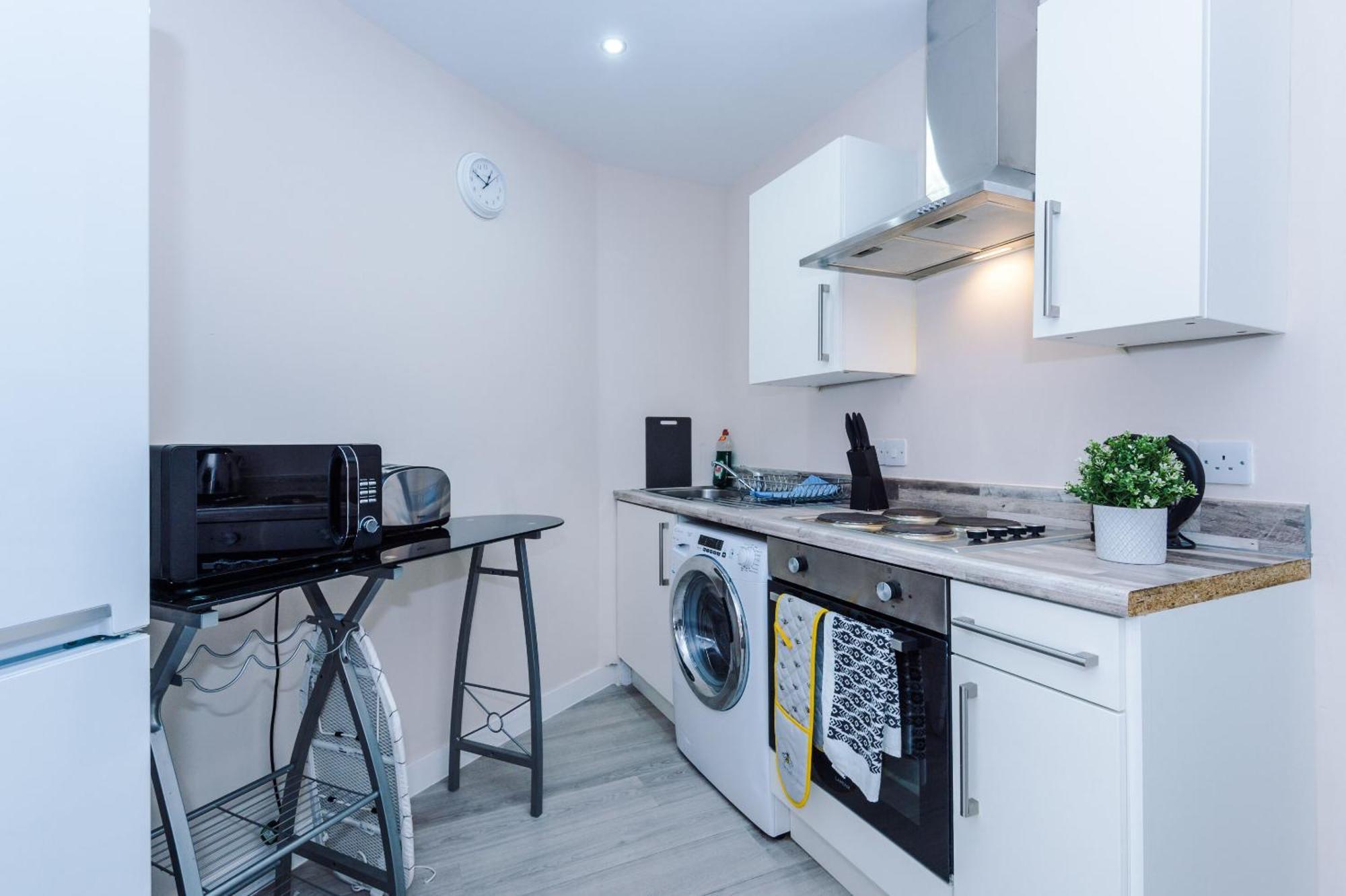 Opp Liverpool - Perfect For Contractors And Travellers, Big Savings Booking 4 Nights Or More!アパートメント 部屋 写真