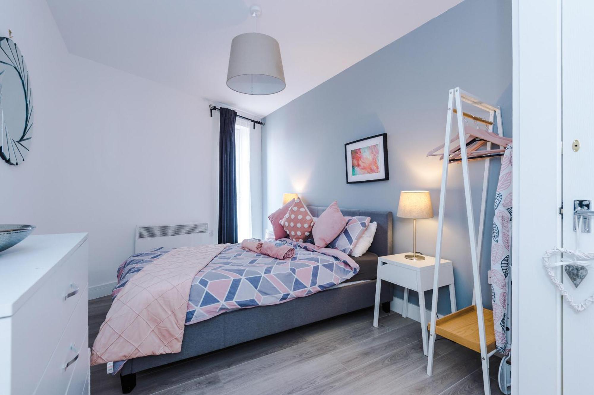 Opp Liverpool - Perfect For Contractors And Travellers, Big Savings Booking 4 Nights Or More!アパートメント 部屋 写真